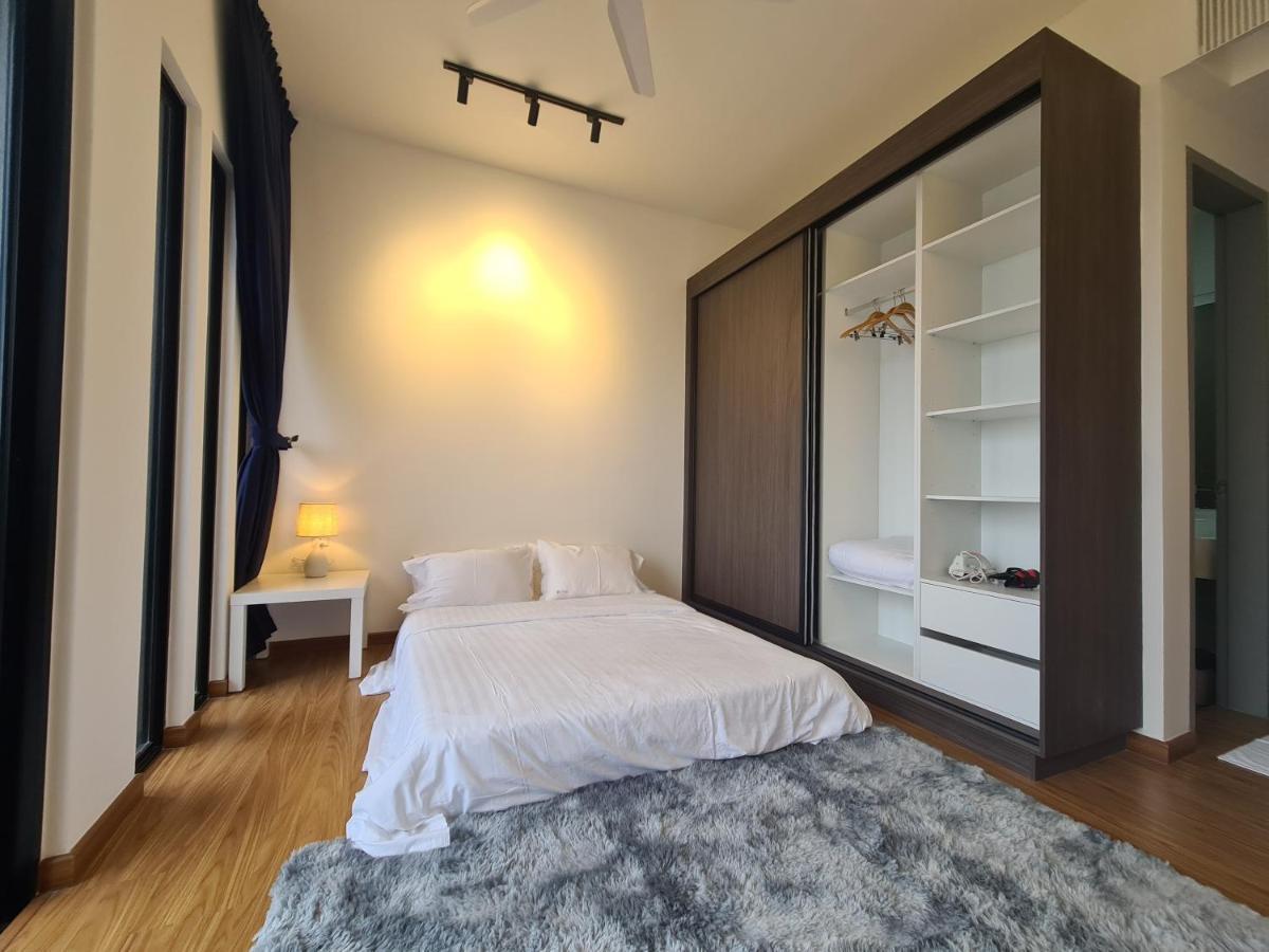 Beacon Executive Premium Suite George Town Exterior photo